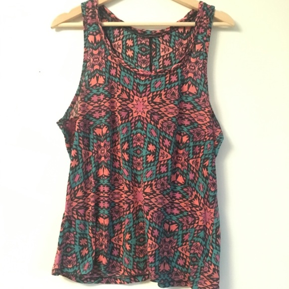 Patterned tank - Picture 1 of 3